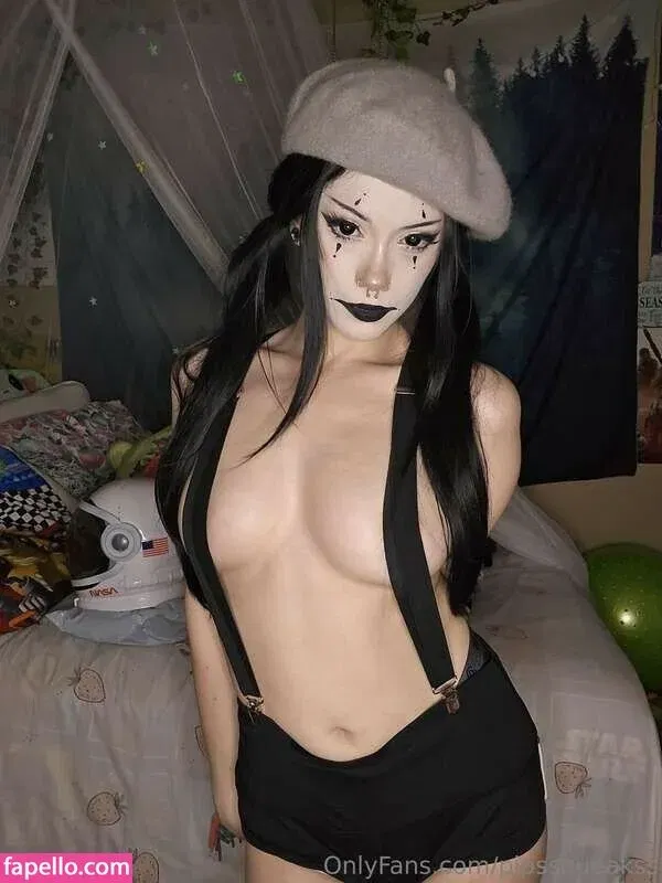 https: / pipssqueakss Onlyfans Photo Gallery 