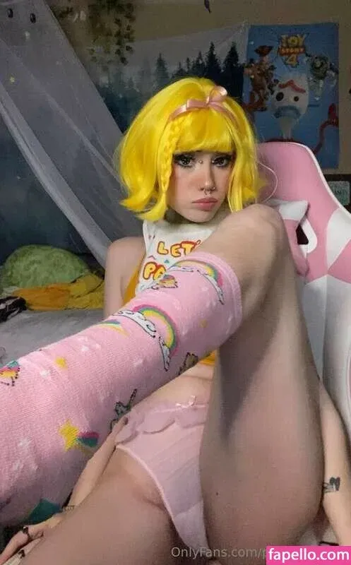 https: / pipssqueakss Onlyfans Photo Gallery 