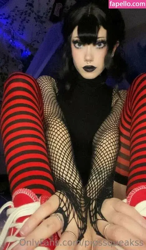 https: / pipssqueakss Onlyfans Photo Gallery 