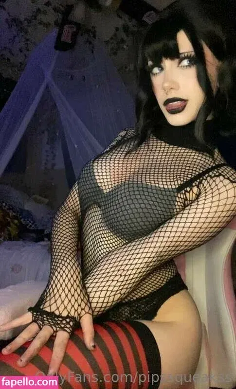 https: / pipssqueakss Onlyfans Photo Gallery 