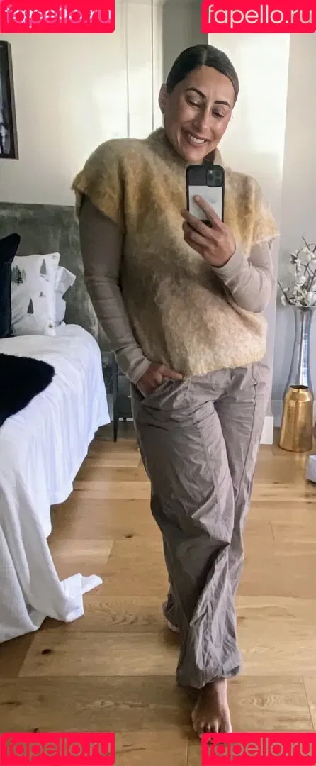 Saira Khan / iamsairakhan / sairasbum Onlyfans Photo Gallery 