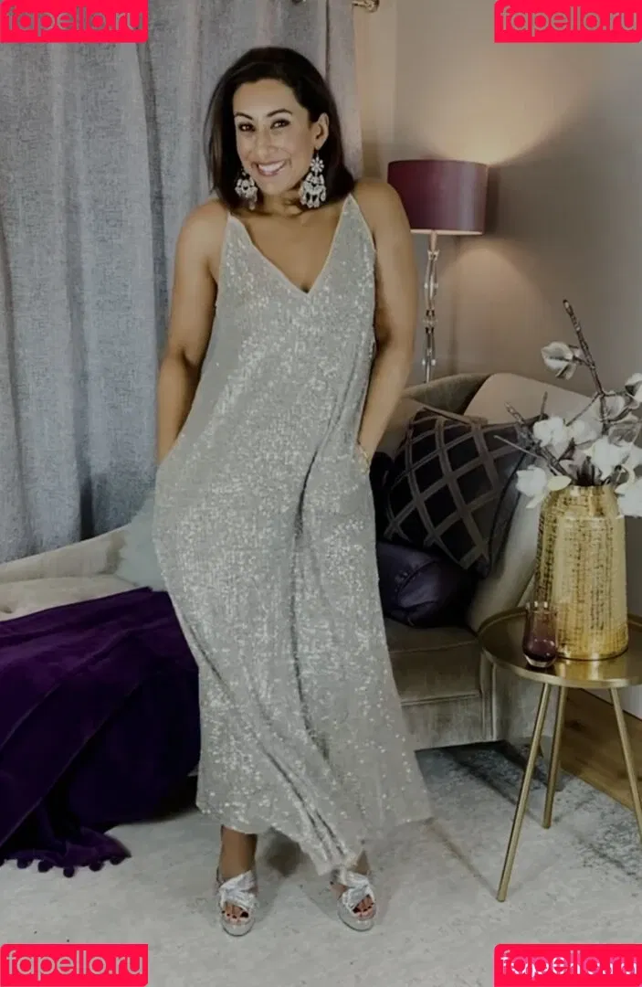 Saira Khan / iamsairakhan / sairasbum Onlyfans Photo Gallery 
