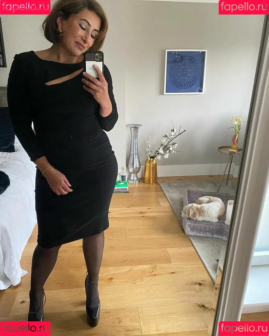 Saira Khan / iamsairakhan / sairasbum Onlyfans Photo Gallery 