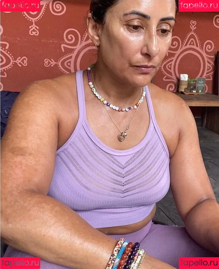 Saira Khan / iamsairakhan / sairasbum Onlyfans Photo Gallery 