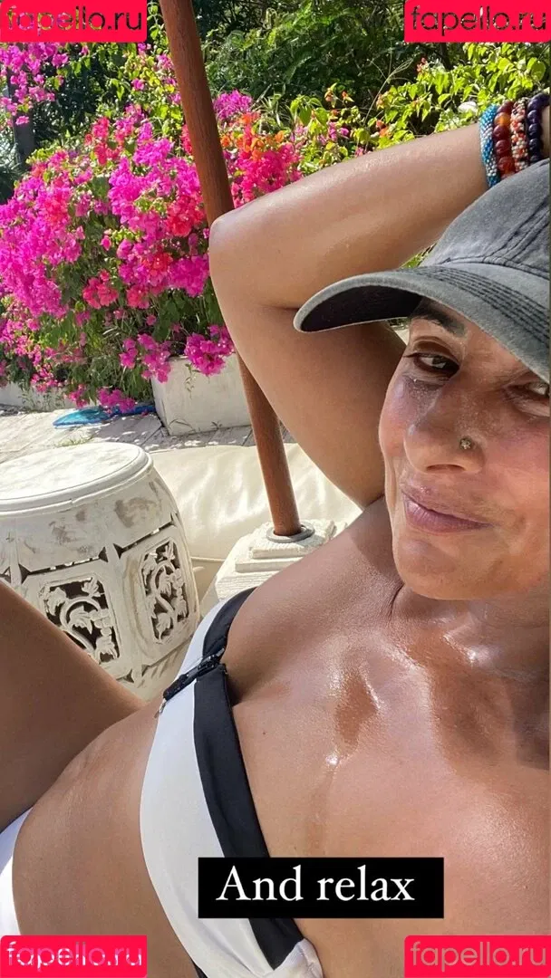 Saira Khan / iamsairakhan / sairasbum Onlyfans Photo Gallery 