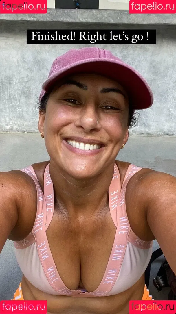 Saira Khan / iamsairakhan / sairasbum Onlyfans Photo Gallery 