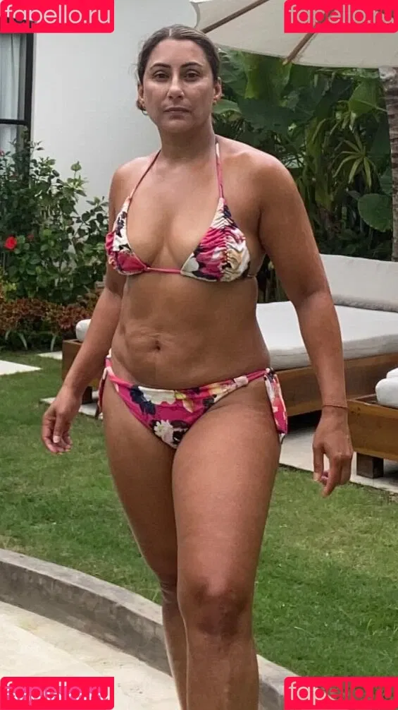 Saira Khan / iamsairakhan / sairasbum Onlyfans Photo Gallery 