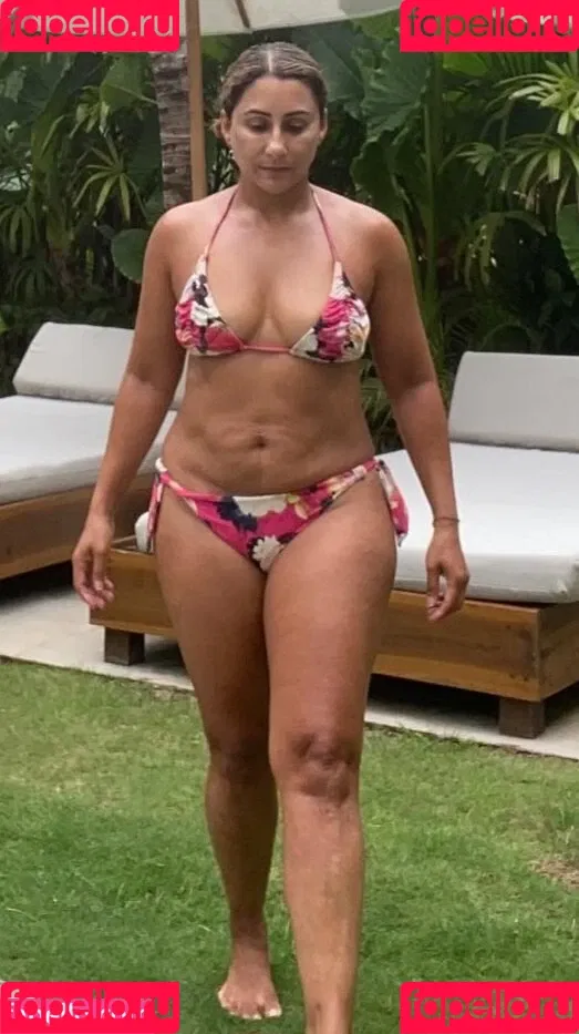 Saira Khan / iamsairakhan / sairasbum Onlyfans Photo Gallery 