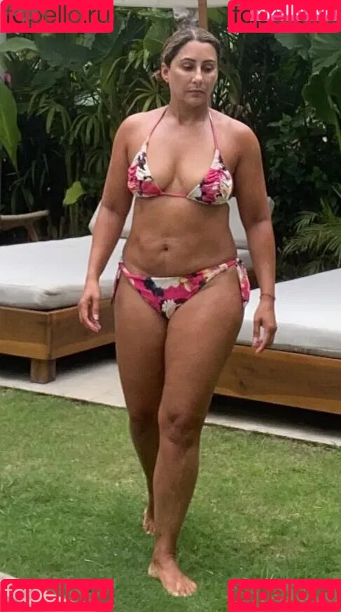 Saira Khan / iamsairakhan / sairasbum Onlyfans Photo Gallery 