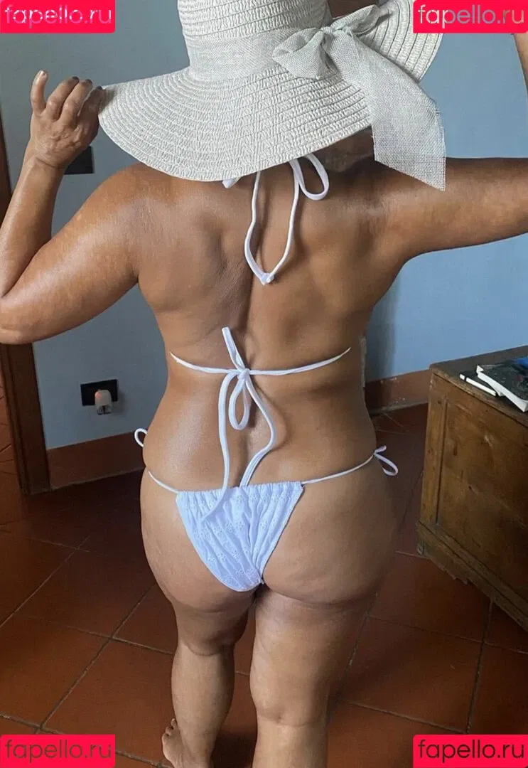 Saira Khan / iamsairakhan / sairasbum Onlyfans Photo Gallery 