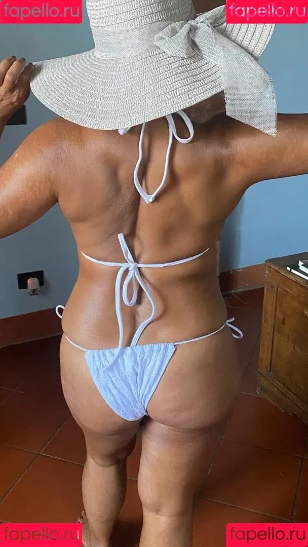 Saira Khan / iamsairakhan / sairasbum Onlyfans Photo Gallery 