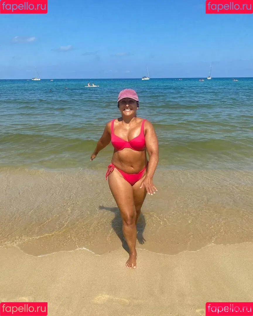 Saira Khan / iamsairakhan / sairasbum Onlyfans Photo Gallery 