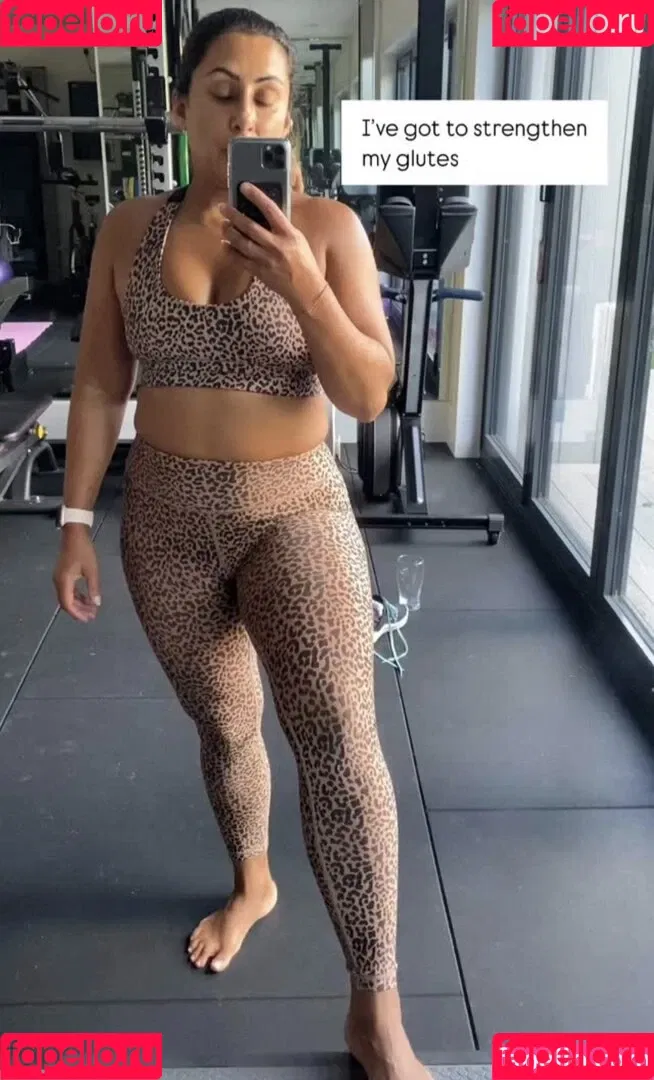 Saira Khan / iamsairakhan / sairasbum Onlyfans Photo Gallery 