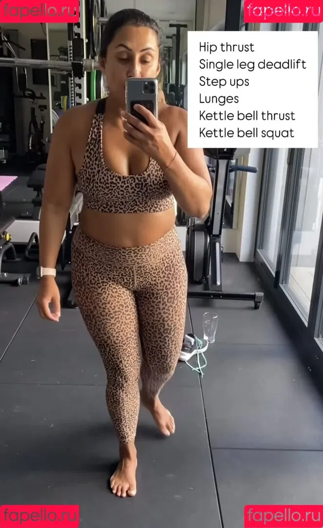 Saira Khan / iamsairakhan / sairasbum Onlyfans Photo Gallery 