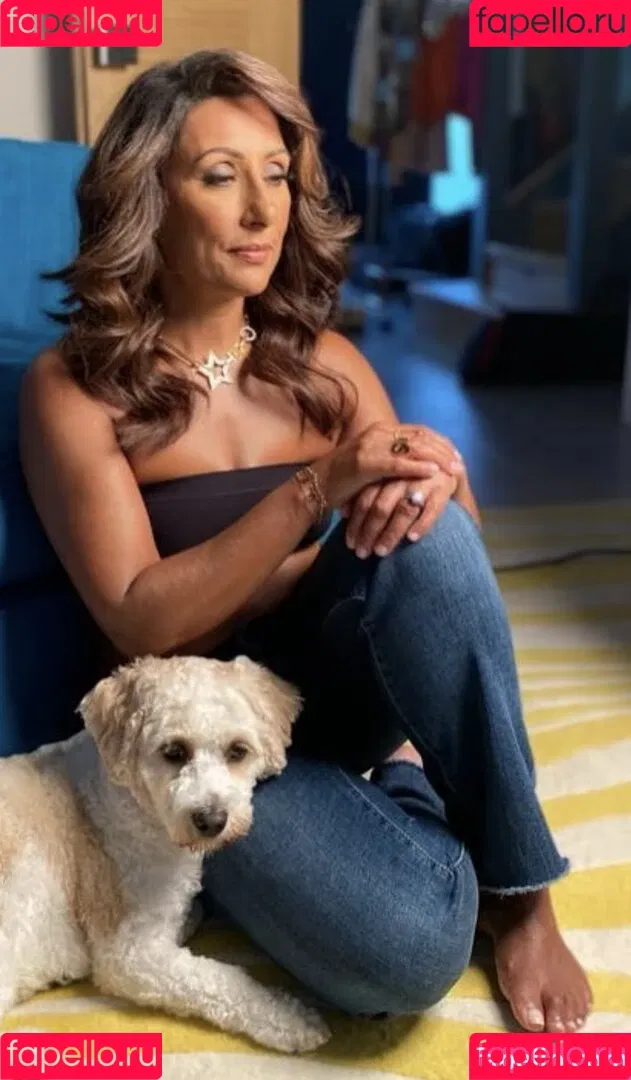 Saira Khan / iamsairakhan / sairasbum Onlyfans Photo Gallery 