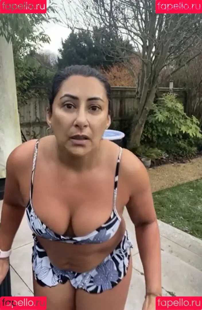 Saira Khan / iamsairakhan / sairasbum Onlyfans Photo Gallery 