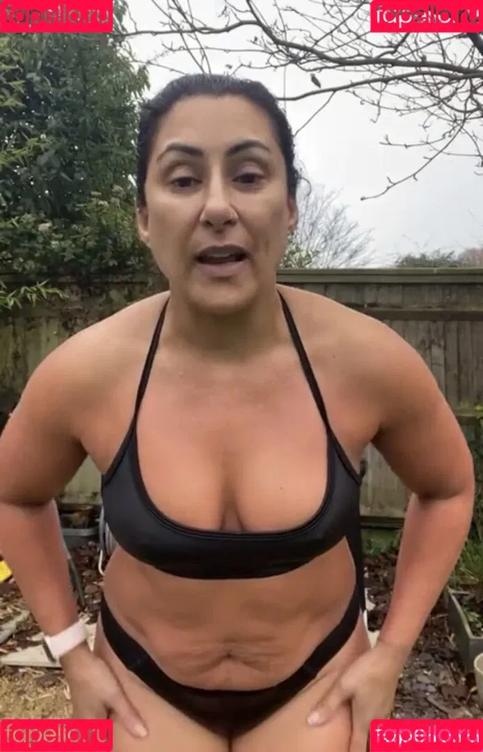 Saira Khan / iamsairakhan / sairasbum Onlyfans Photo Gallery 