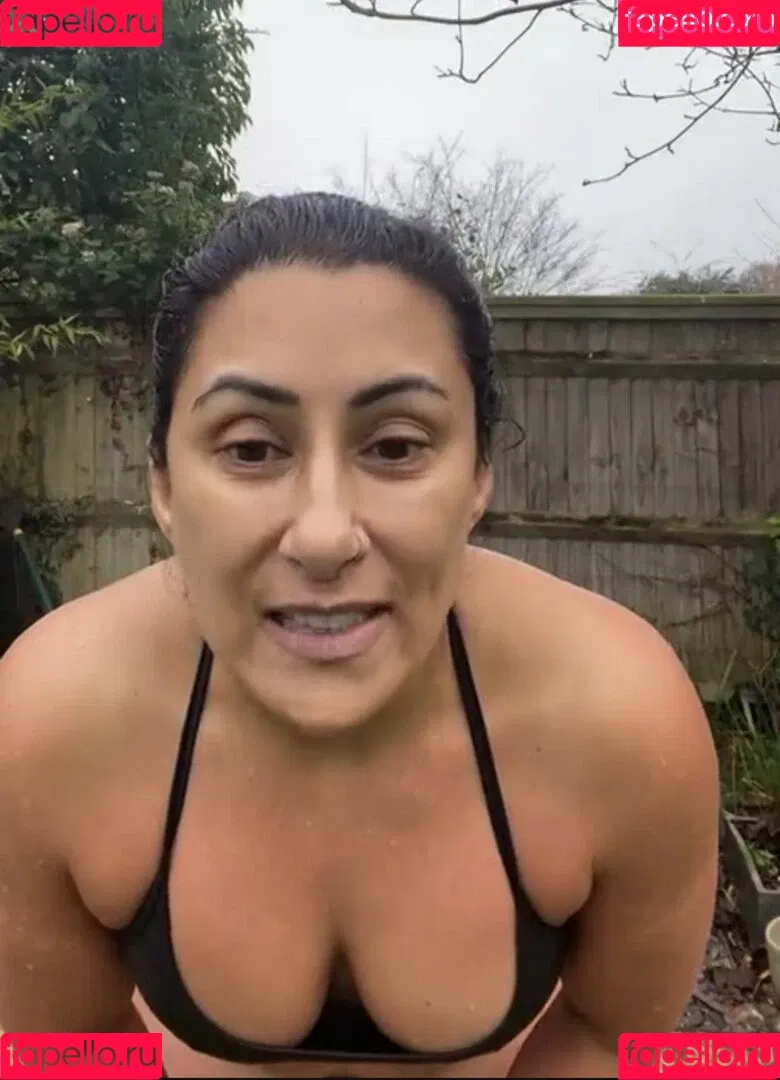 Saira Khan / iamsairakhan / sairasbum Onlyfans Photo Gallery 