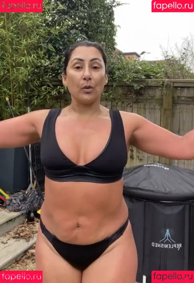 Saira Khan / iamsairakhan / sairasbum Onlyfans Photo Gallery 