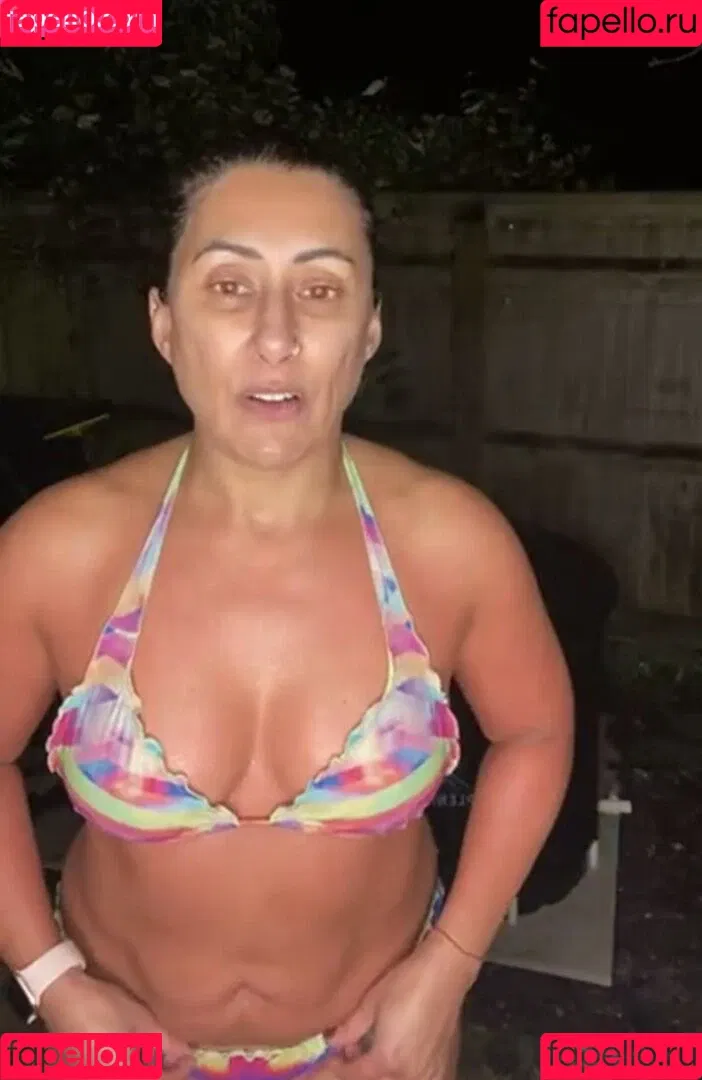 Saira Khan / iamsairakhan / sairasbum Onlyfans Photo Gallery 