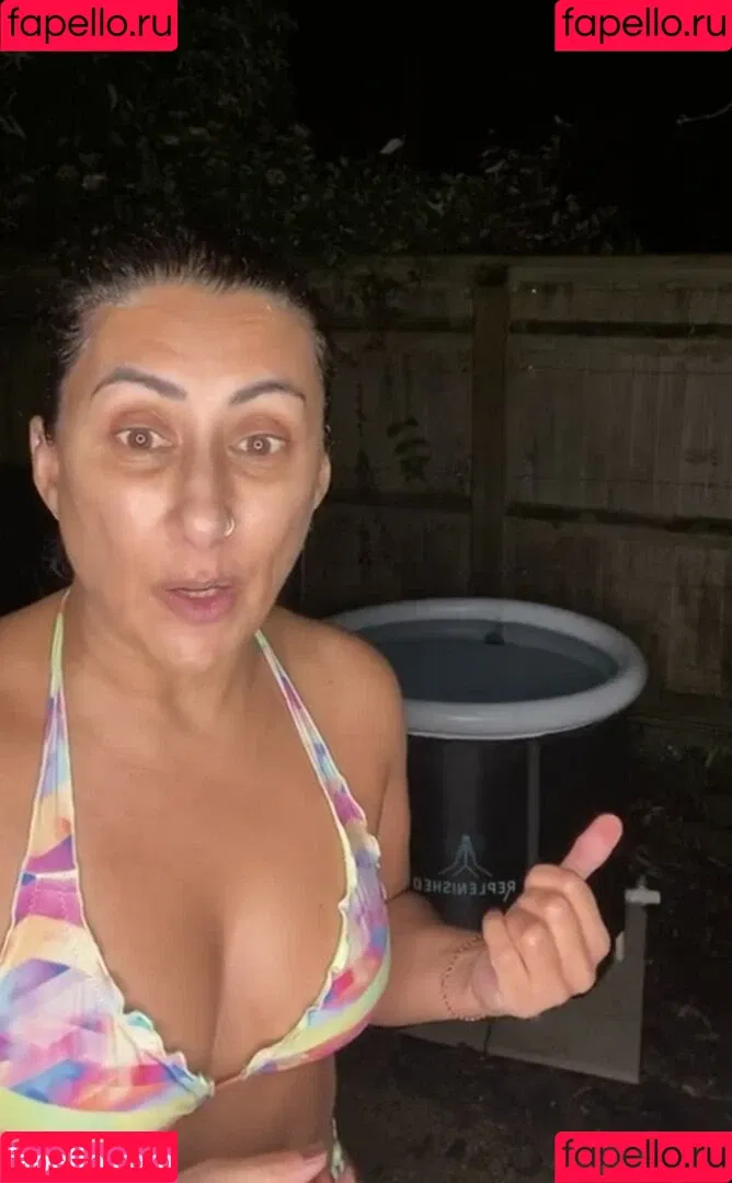 Saira Khan / iamsairakhan / sairasbum Onlyfans Photo Gallery 
