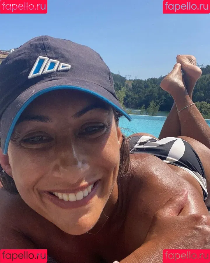Saira Khan / iamsairakhan / sairasbum Onlyfans Photo Gallery 