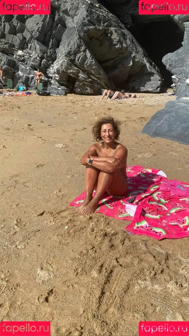 Saira Khan / iamsairakhan / sairasbum Onlyfans Photo Gallery 