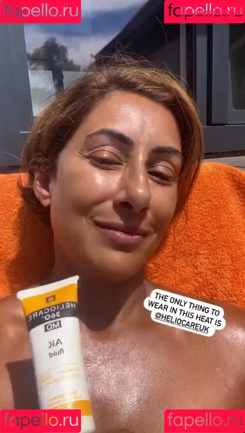 Saira Khan / iamsairakhan / sairasbum Onlyfans Photo Gallery 