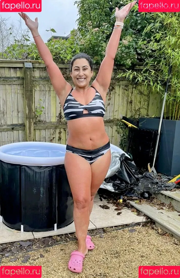 Saira Khan / iamsairakhan / sairasbum Onlyfans Photo Gallery 