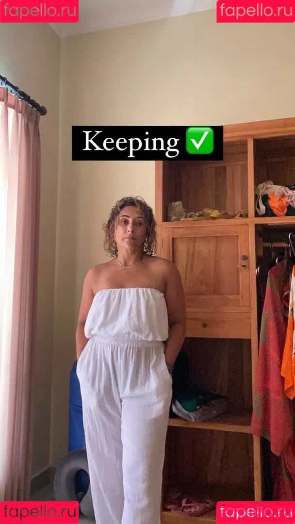 Saira Khan / iamsairakhan / sairasbum Onlyfans Photo Gallery 
