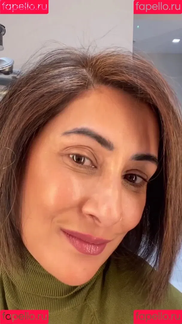 Saira Khan / iamsairakhan / sairasbum Onlyfans Photo Gallery 