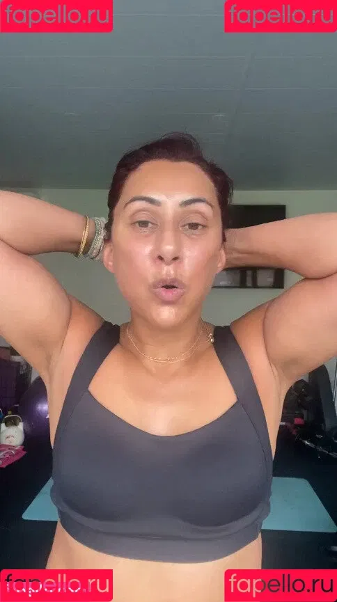 Saira Khan / iamsairakhan / sairasbum Onlyfans Photo Gallery 