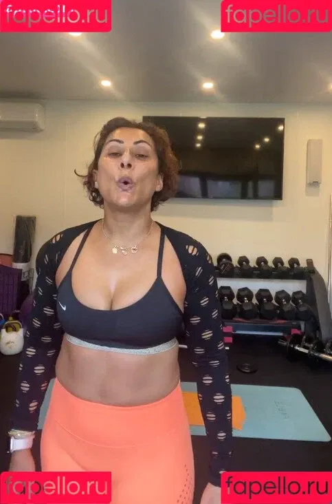 Saira Khan / iamsairakhan / sairasbum Onlyfans Photo Gallery 