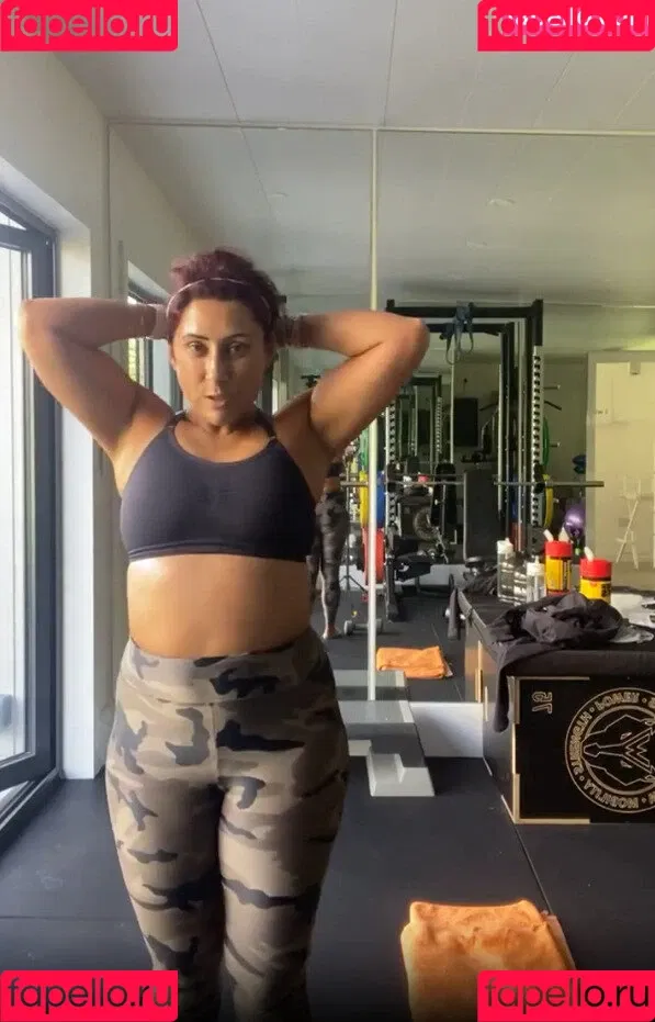Saira Khan / iamsairakhan / sairasbum Onlyfans Photo Gallery 