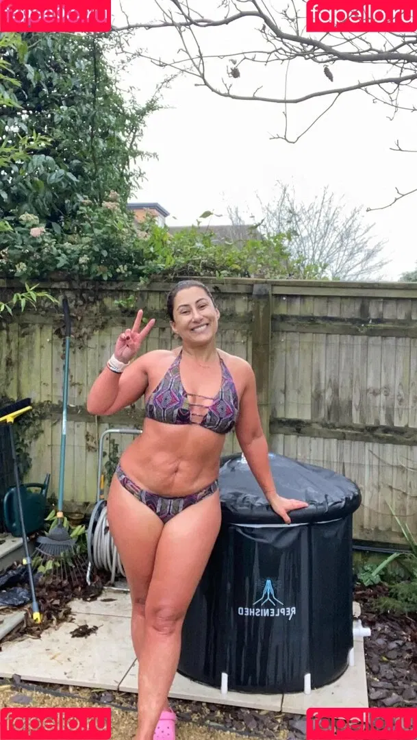 Saira Khan / iamsairakhan / sairasbum Onlyfans Photo Gallery 