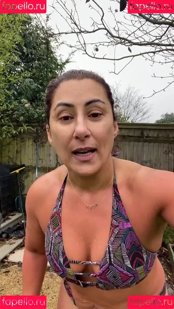 Saira Khan / iamsairakhan / sairasbum Onlyfans Photo Gallery 