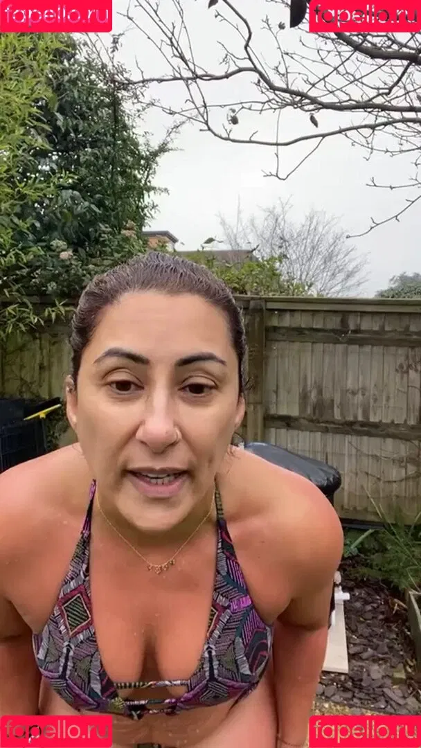Saira Khan / iamsairakhan / sairasbum Onlyfans Photo Gallery 