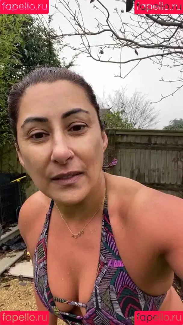 Saira Khan / iamsairakhan / sairasbum Onlyfans Photo Gallery 