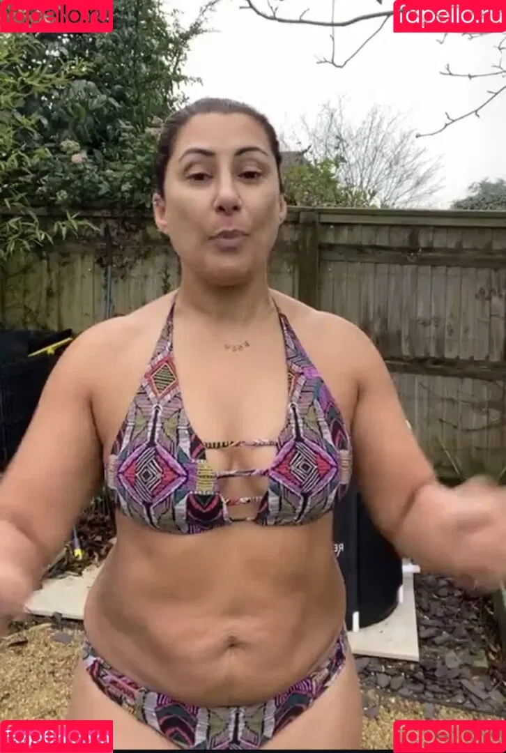 Saira Khan / iamsairakhan / sairasbum Onlyfans Photo Gallery 