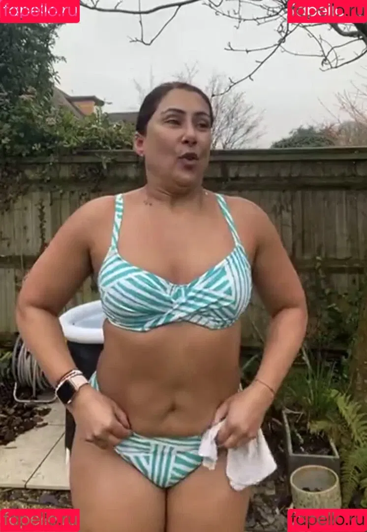 Saira Khan / iamsairakhan / sairasbum Onlyfans Photo Gallery 