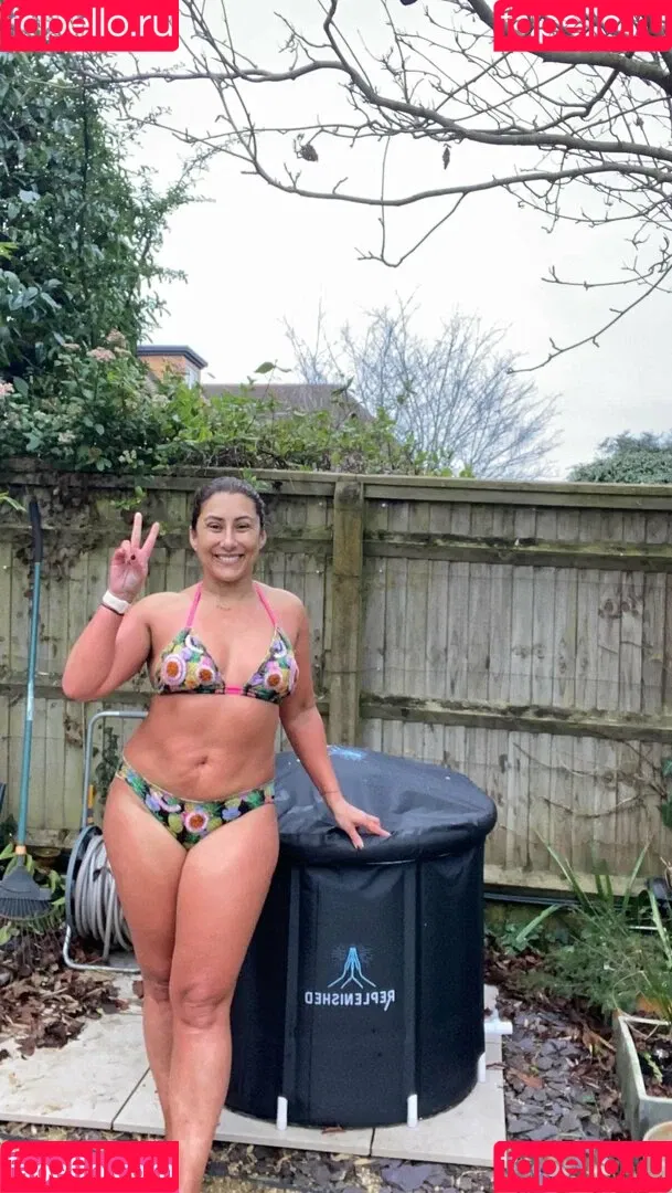 Saira Khan / iamsairakhan / sairasbum Onlyfans Photo Gallery 