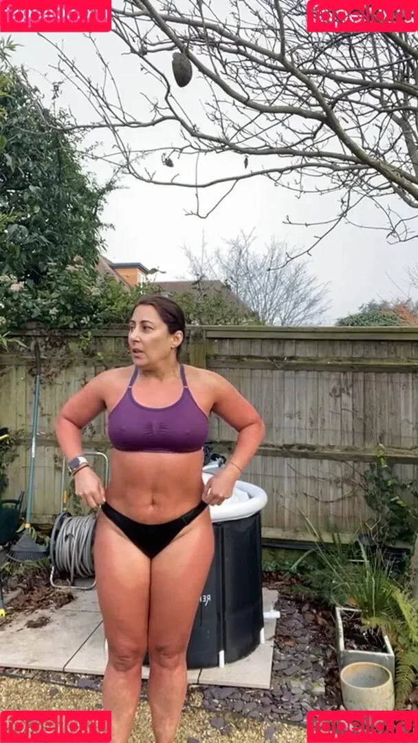 Saira Khan / iamsairakhan / sairasbum Onlyfans Photo Gallery 
