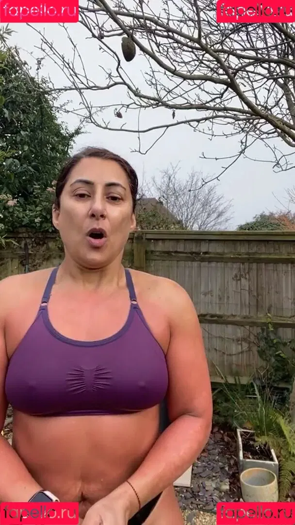 Saira Khan / iamsairakhan / sairasbum Onlyfans Photo Gallery 