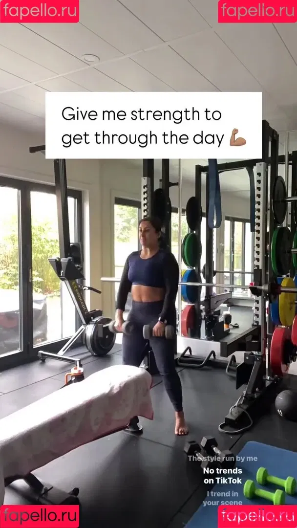 Saira Khan / iamsairakhan / sairasbum Onlyfans Photo Gallery 