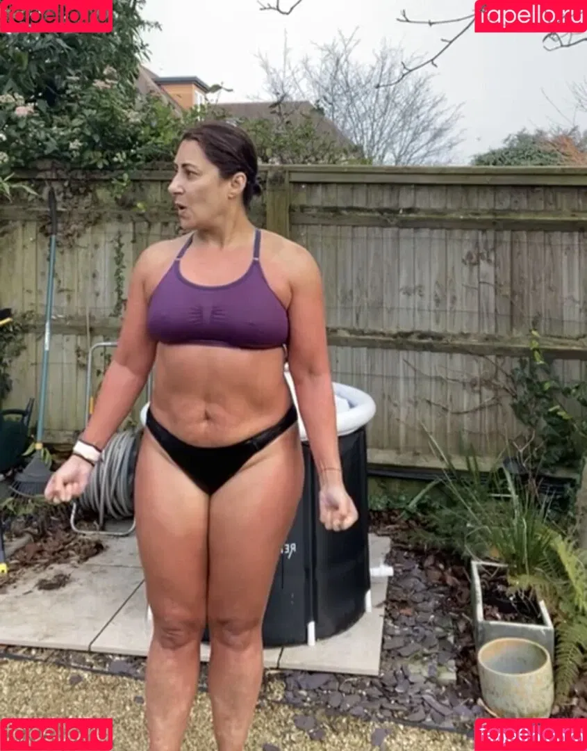 Saira Khan / iamsairakhan / sairasbum Onlyfans Photo Gallery 