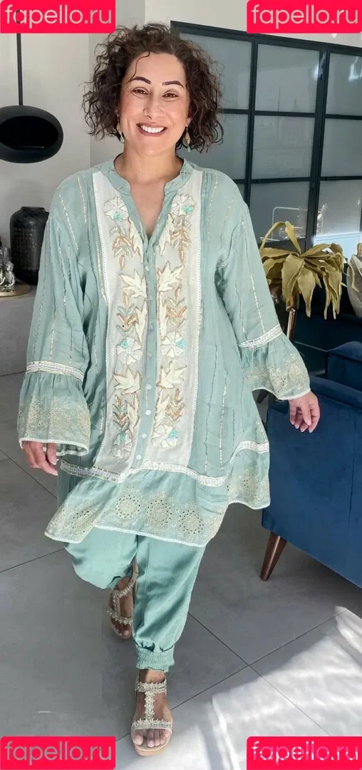 Saira Khan / iamsairakhan / sairasbum Onlyfans Photo Gallery 