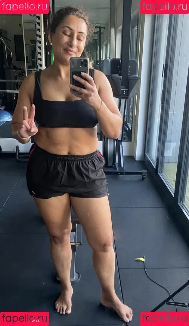 Saira Khan / iamsairakhan / sairasbum Onlyfans Photo Gallery 