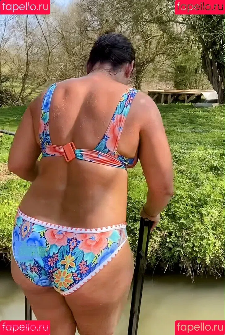 Saira Khan / iamsairakhan / sairasbum Onlyfans Photo Gallery 