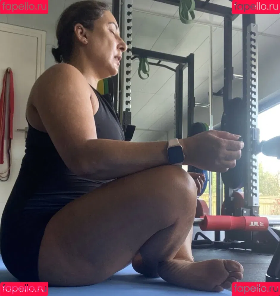 Saira Khan / iamsairakhan / sairasbum Onlyfans Photo Gallery 