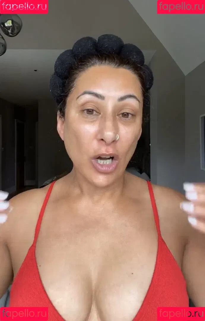 Saira Khan / iamsairakhan / sairasbum Onlyfans Photo Gallery 